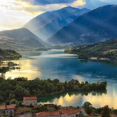 Casa Vacanze Al Castello Villetta Barrea Buitenkant foto