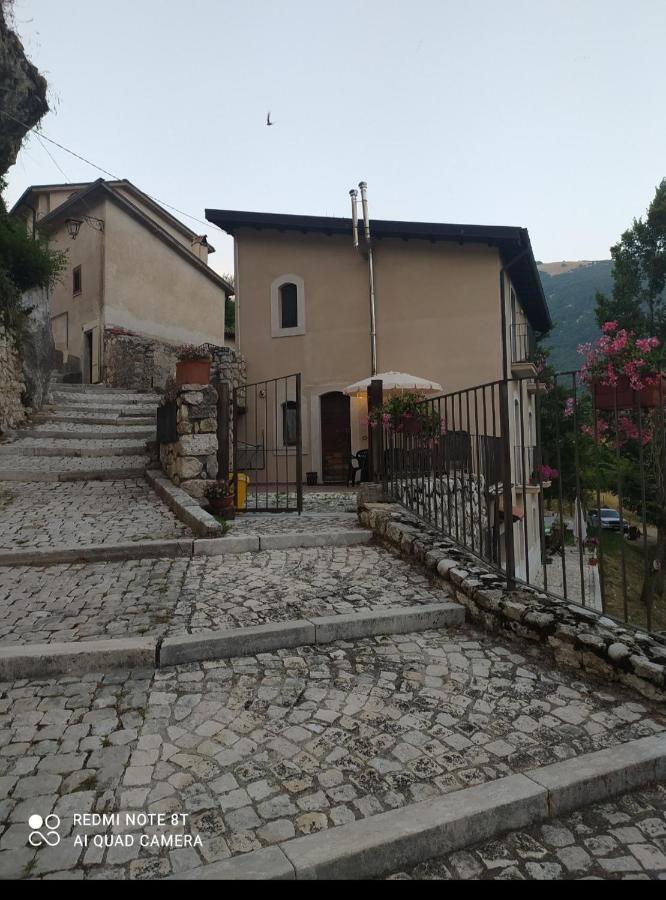 Casa Vacanze Al Castello Villetta Barrea Buitenkant foto