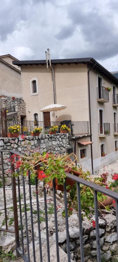 Casa Vacanze Al Castello Villetta Barrea Buitenkant foto